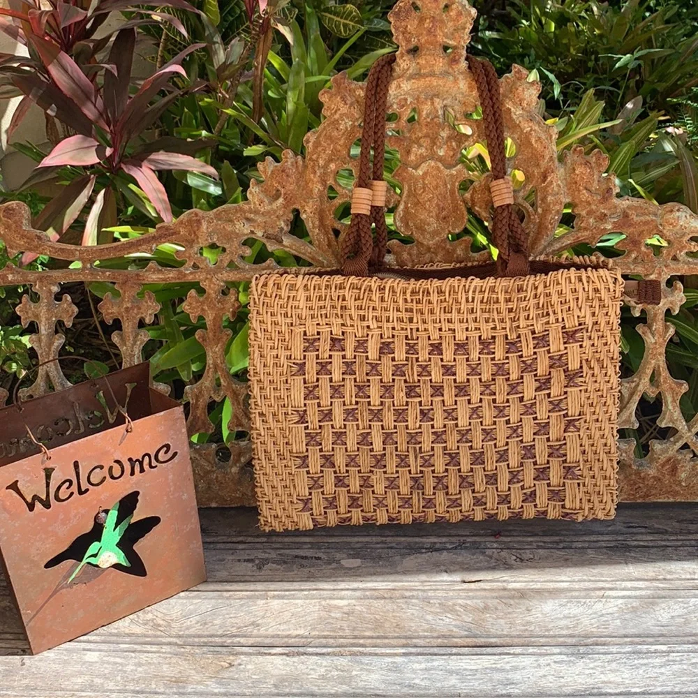MAGID Handbag - Picture 1 of 8
